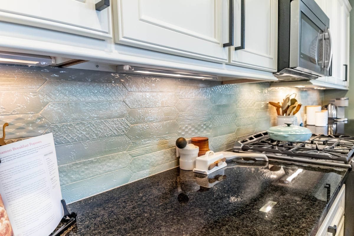 Kitchen, Fireplace and Interiors &mdash; photo 3