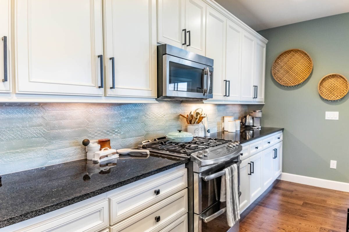 Kitchen, Fireplace and Interiors &mdash; photo 4